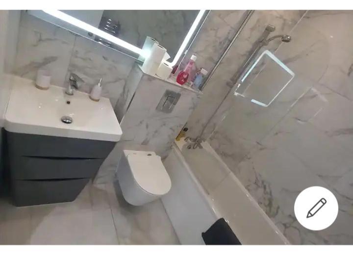 Lovely 2-bedrooms With Free Parking Apartment Canvey Island