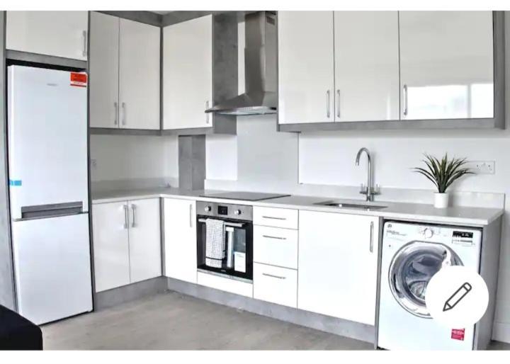 Lovely 2-bedrooms With Free Parking * Canvey Island